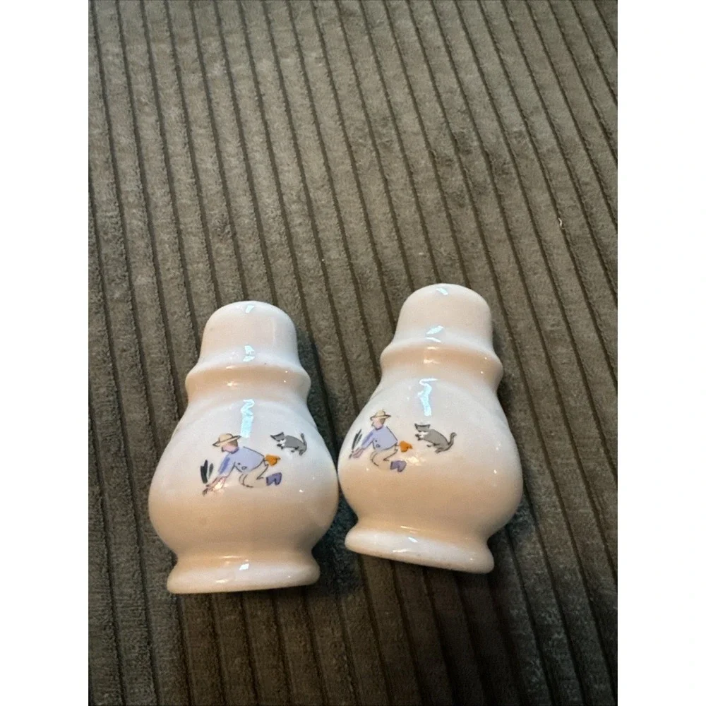 Pfaltzgraff Apple Valley Salt & Pepper Shakers Gardener Garden cottagecore